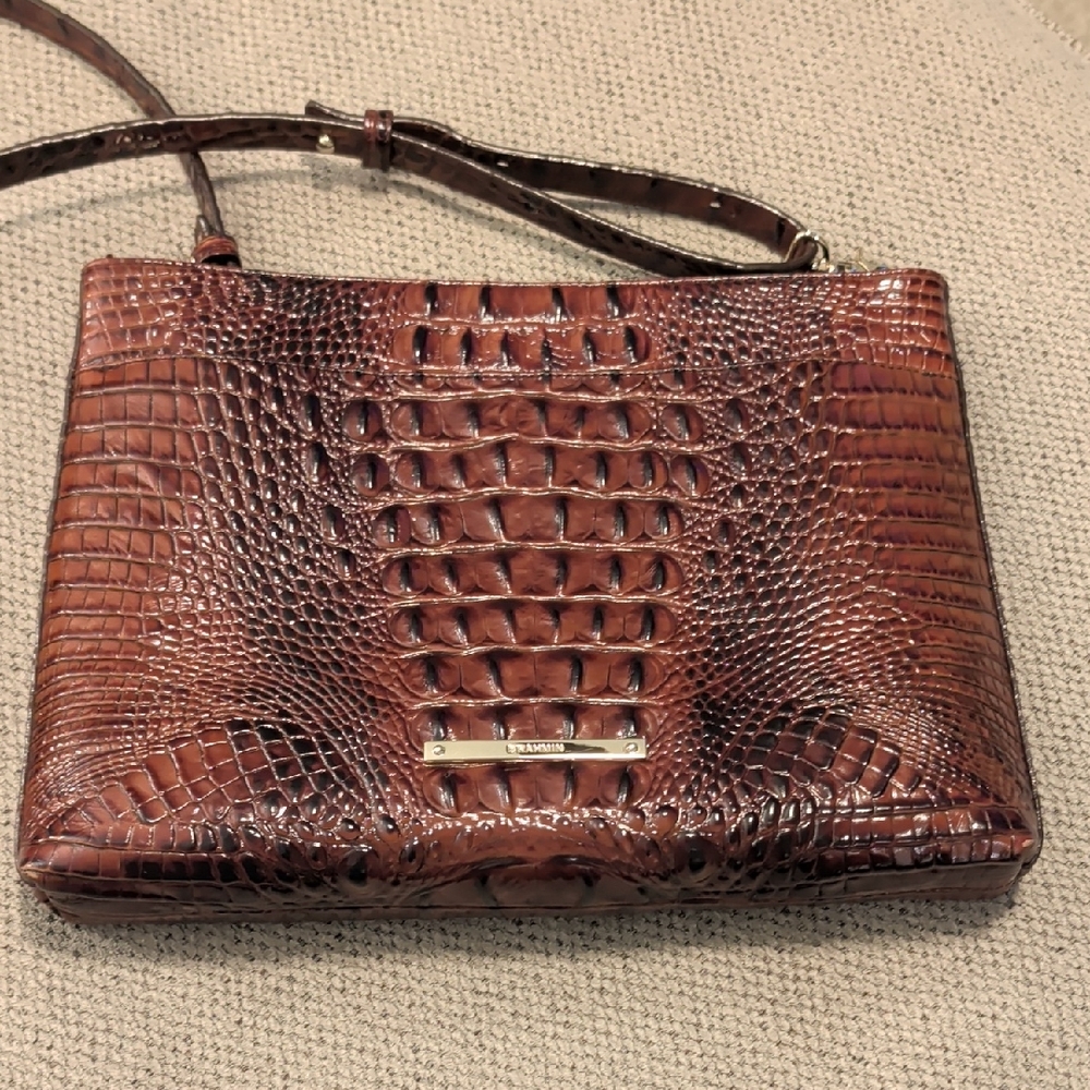 🤎🐊 Brahmin 🐊🤎 Remy Crossbody In Pecan Melbourne Crocodile Embossed